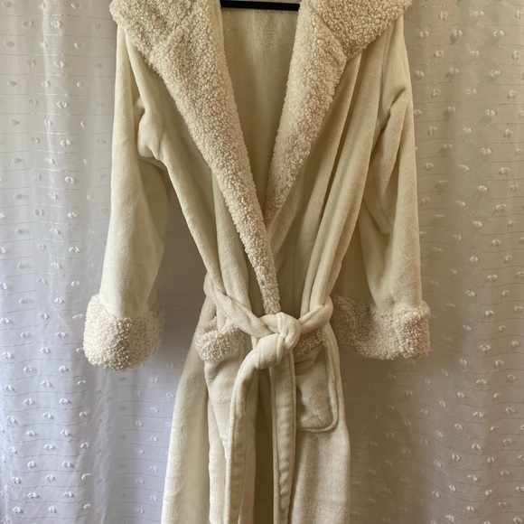 Pottery Barn Robe - Picture 1 of 7